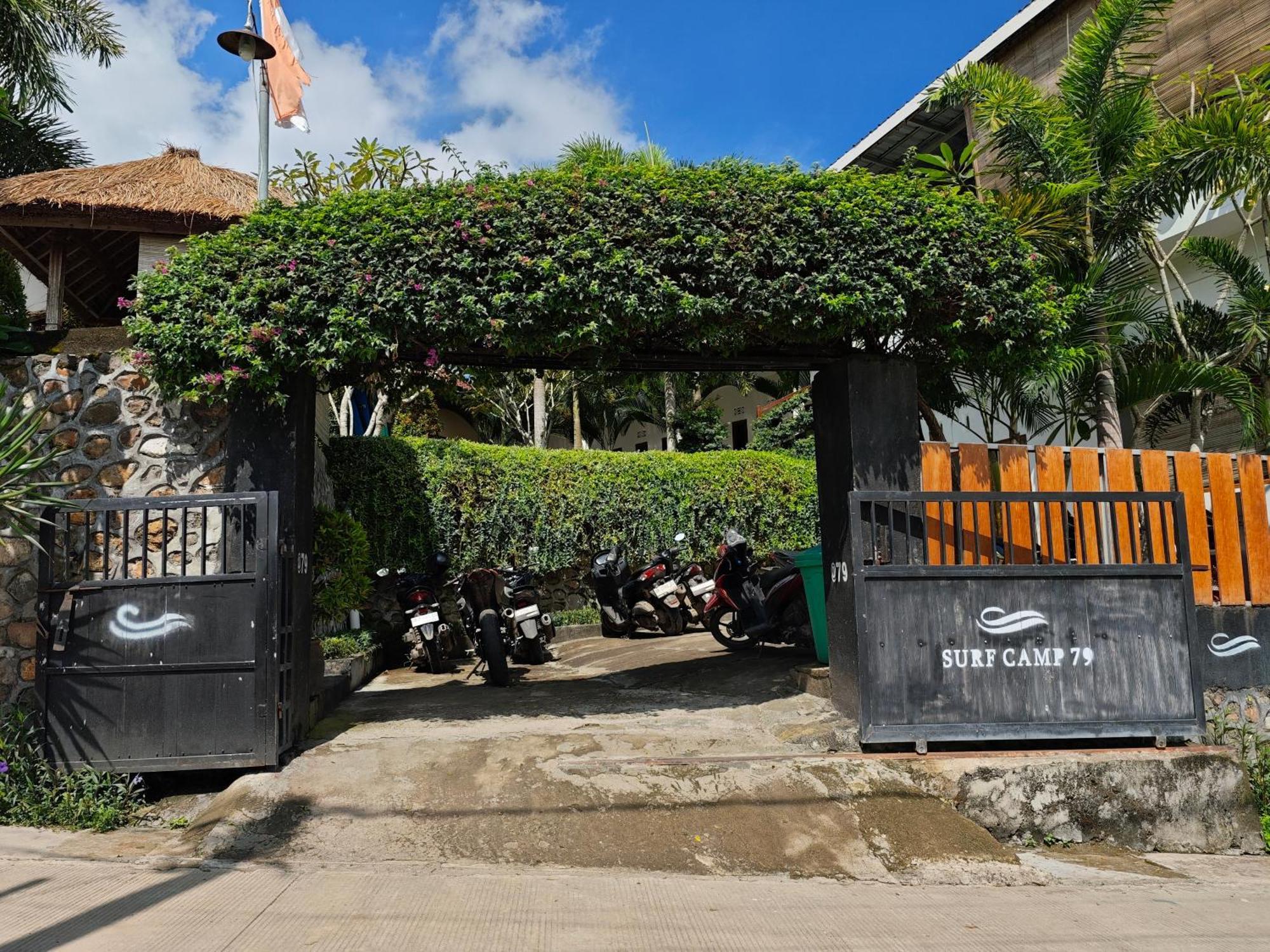 Готель Surf Camp 79 Kuta  Екстер'єр фото