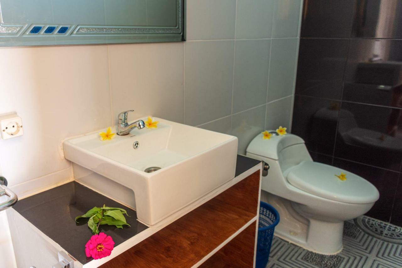 Готель Surf Camp 79 Kuta  Екстер'єр фото