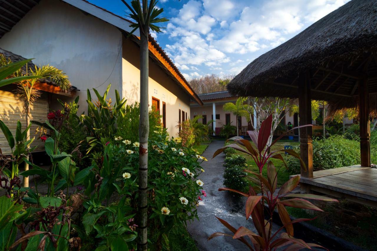 Готель Surf Camp 79 Kuta  Екстер'єр фото